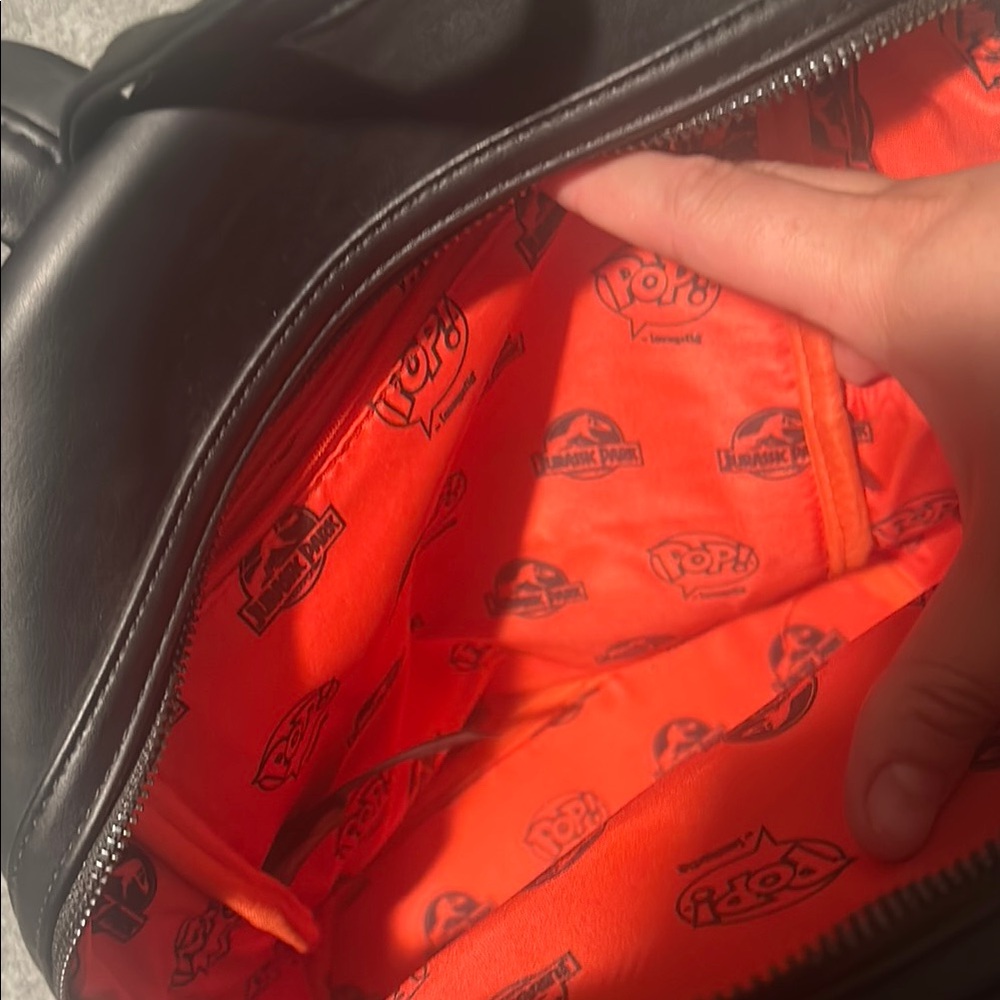 Jurassic park Loungefly backpack - Picture 3 of 4